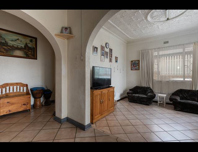 3 BEDROOM FREEHOLD FOR SALE IN REGENTS PARK